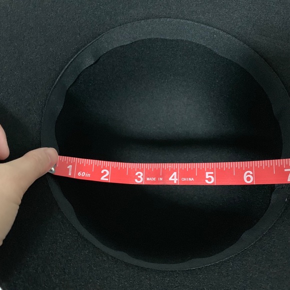 ❣️2/$40❣️ Black Cloche Hat With flower - Picture 6 of 6